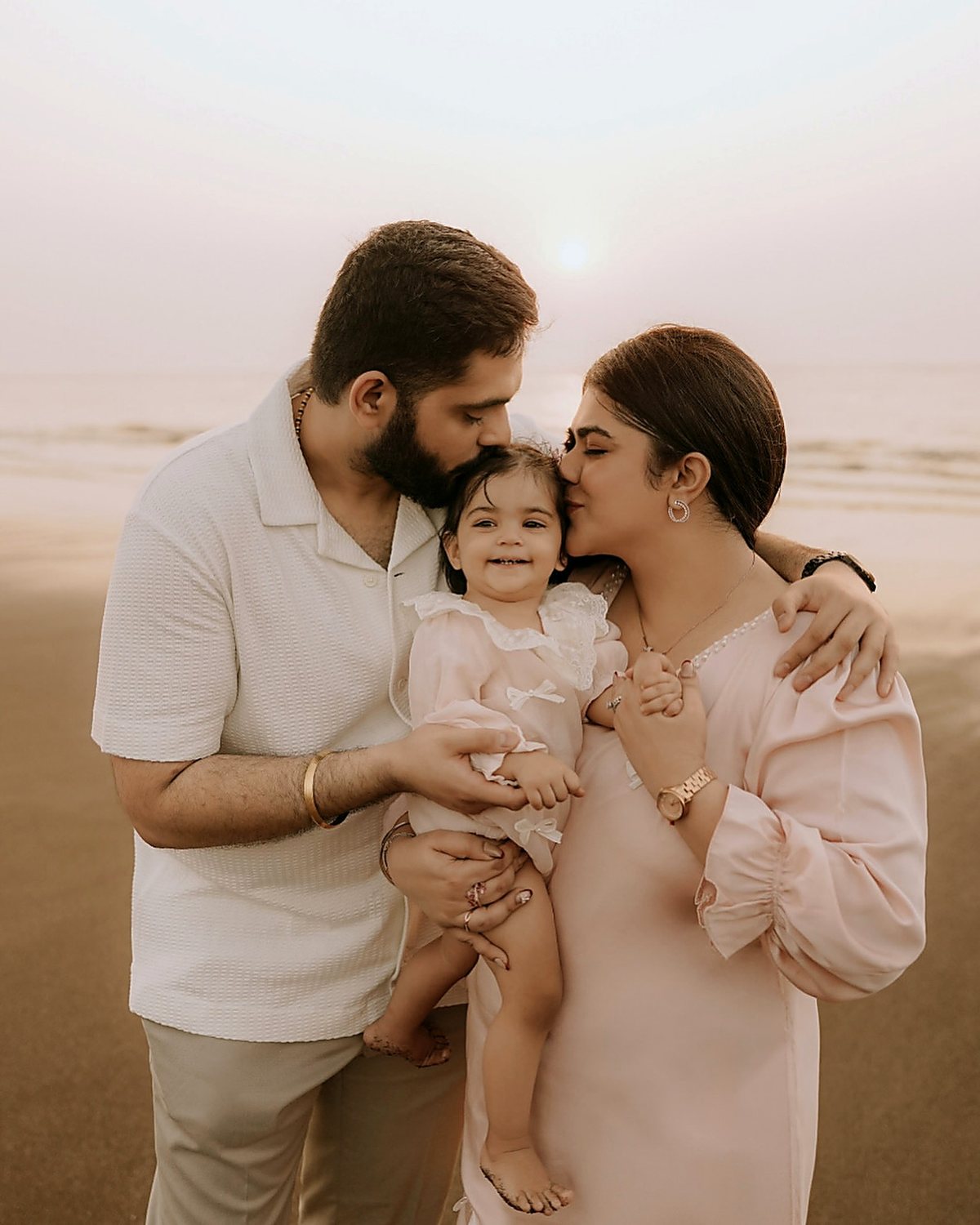 Family photoshoot at sunset by Kaya Chitra Studio