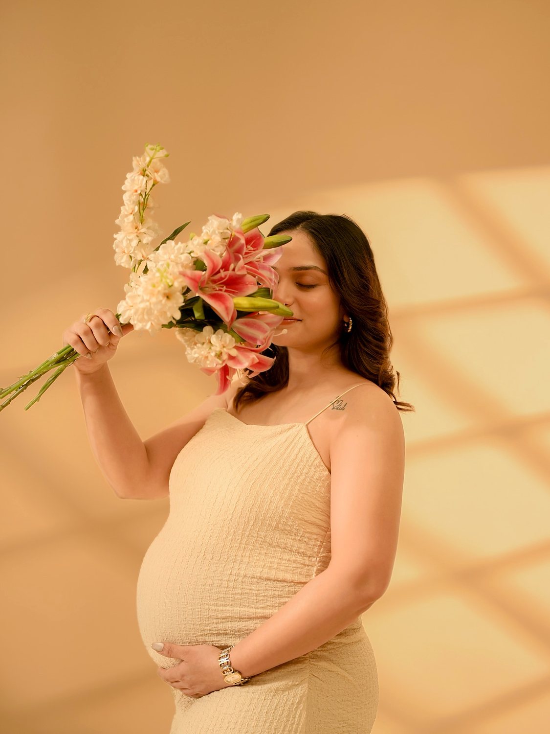 Maternity photoshoot in golden light, Kaya Chitra Studio Surat